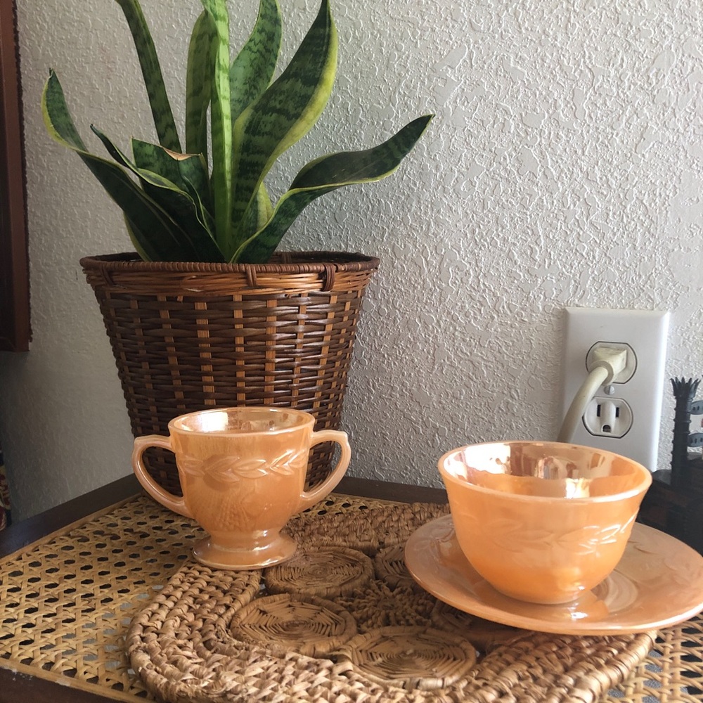 Fire King Peach Lustre 3 Piece Set Tea Cup & Saucer with Sugar Bowl - Picture 11 of 12